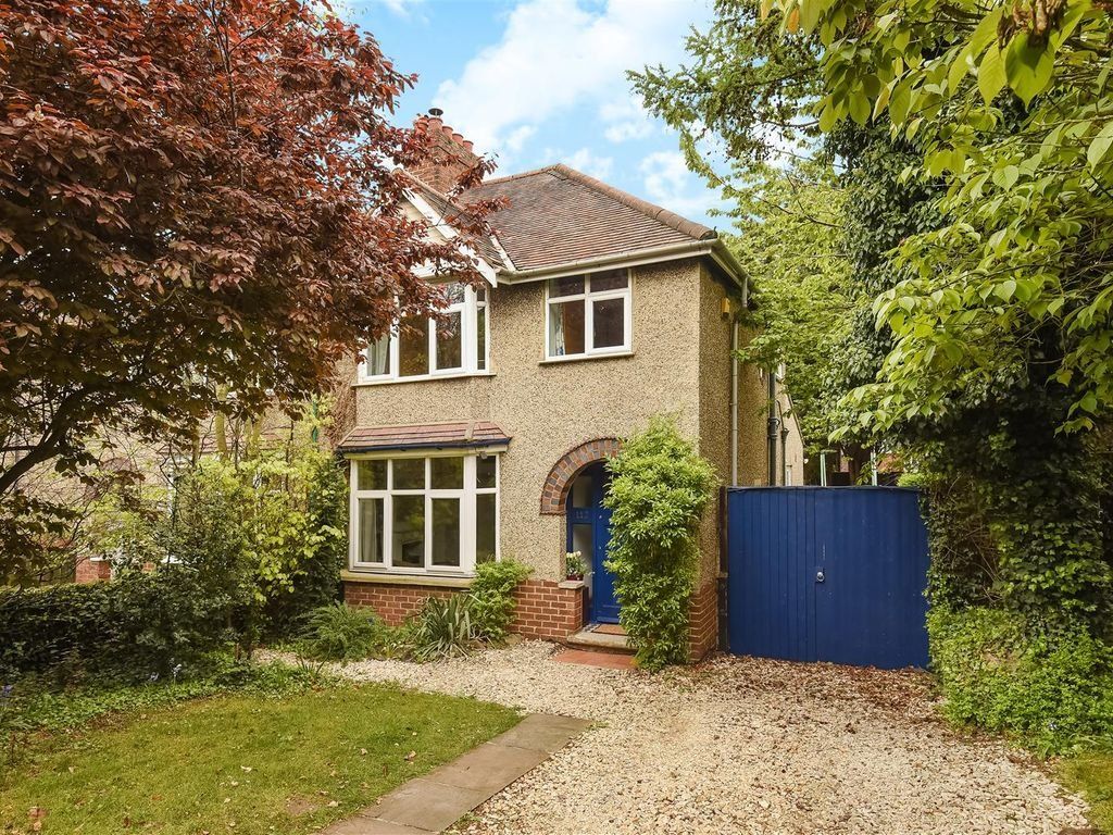 Property photo 1 of 11 Front