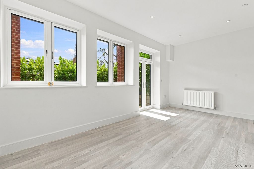 Property photo 2 of 18 5346593