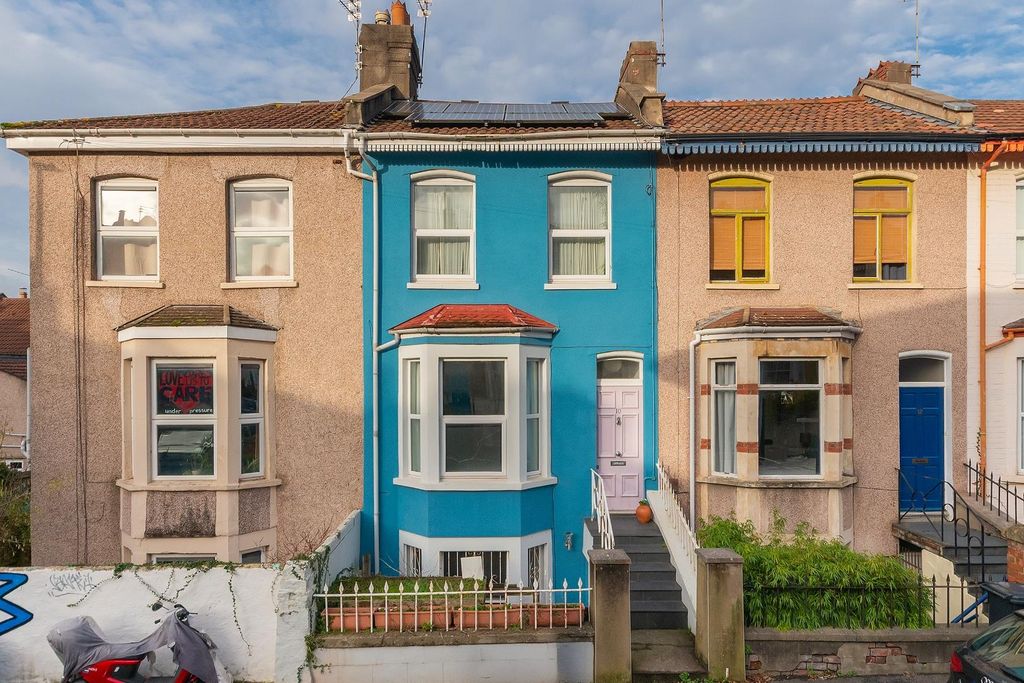 Property photo 2 of 33 1B0Rmr - External A.Jpg