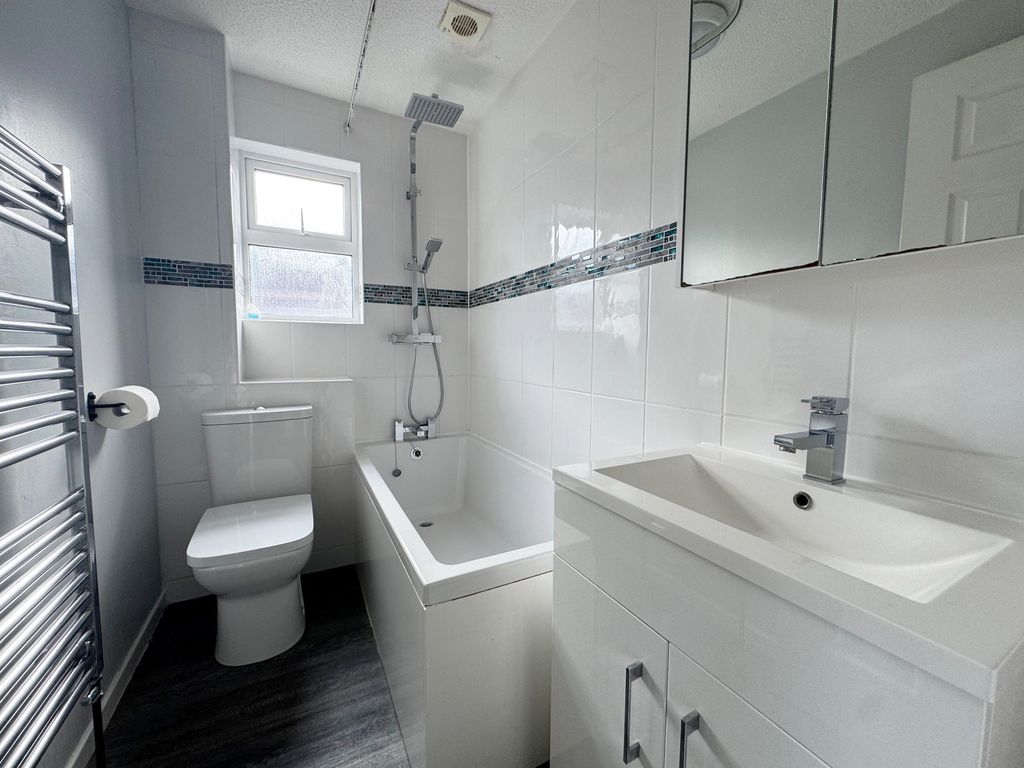 Property photo 3 of 13 Bathroom