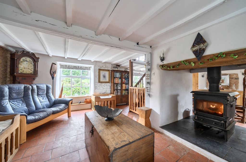 Property photo 2 of 23 Sitting Room