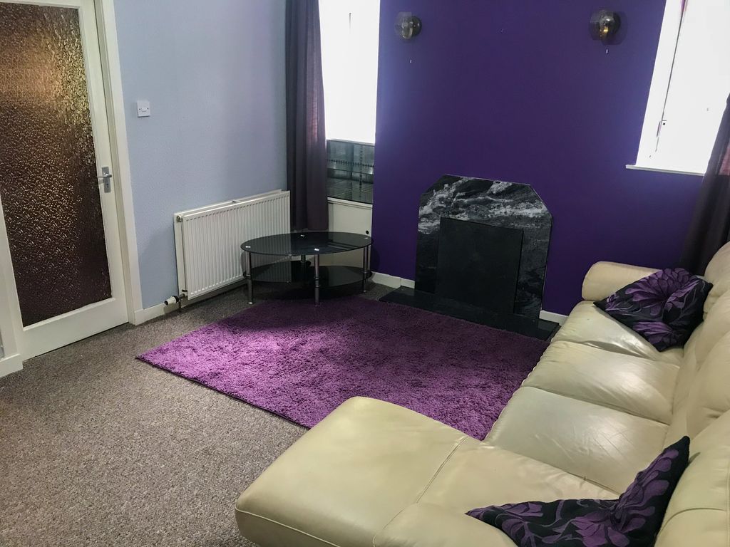 Property photo 3 of 19 Living Room