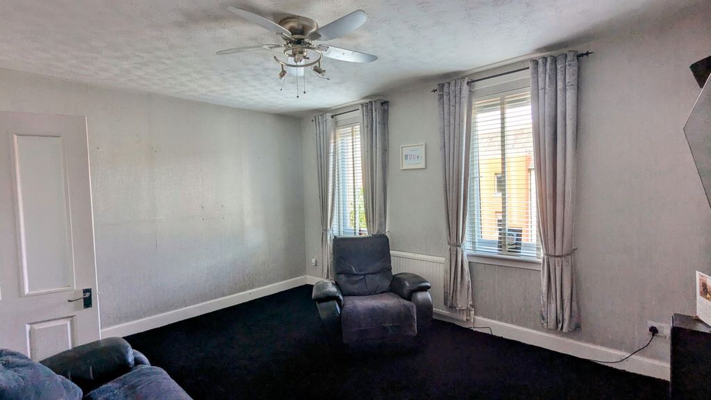 Property photo 2 of 14 1000027458