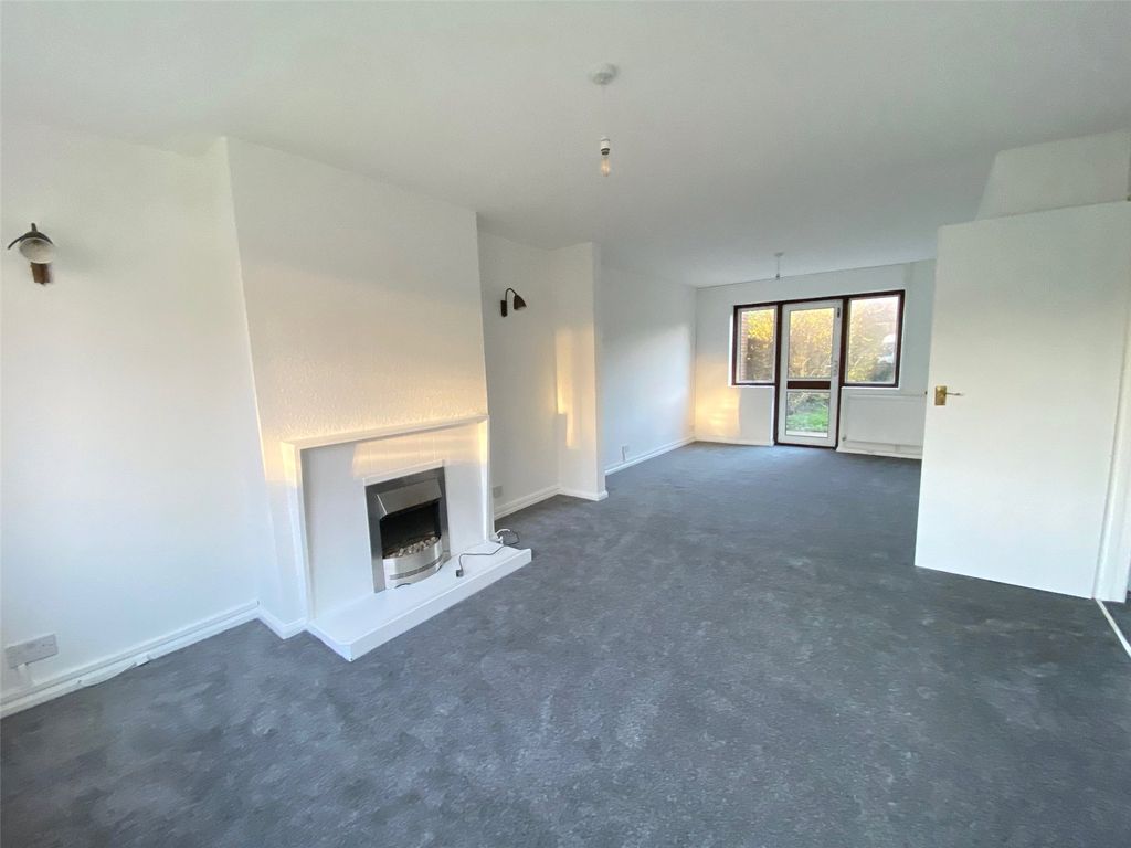 Property photo 3 of 9 Living/Dining Room