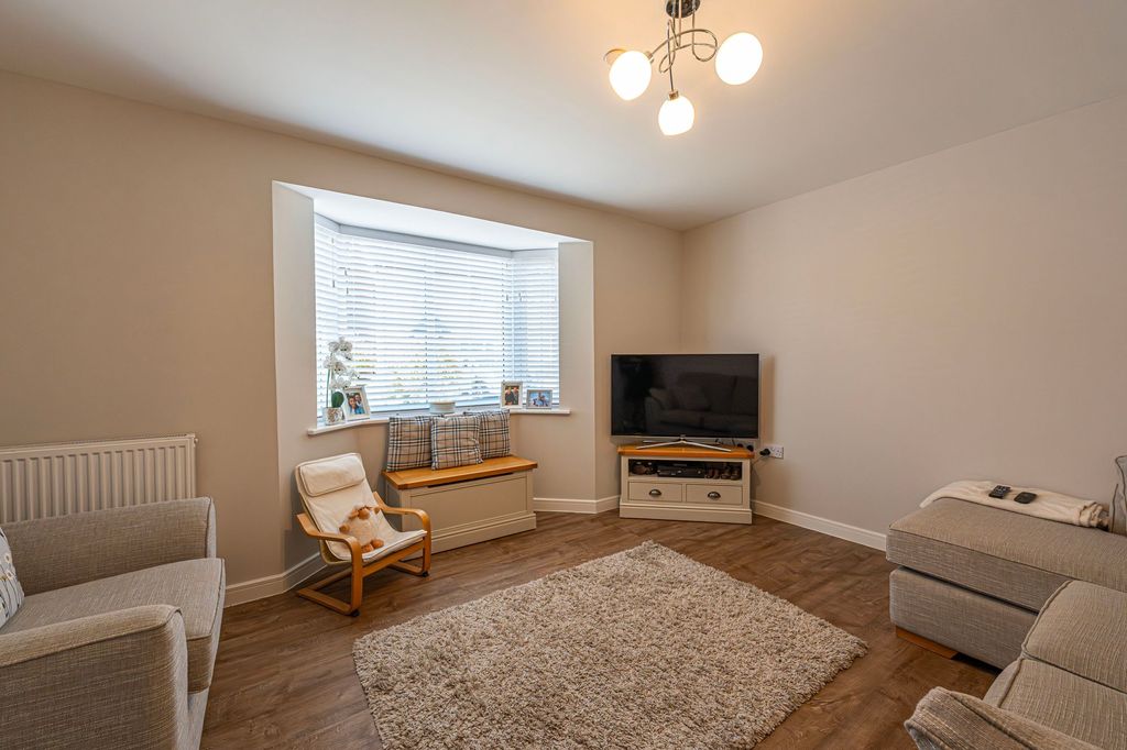 Property photo 3 of 36