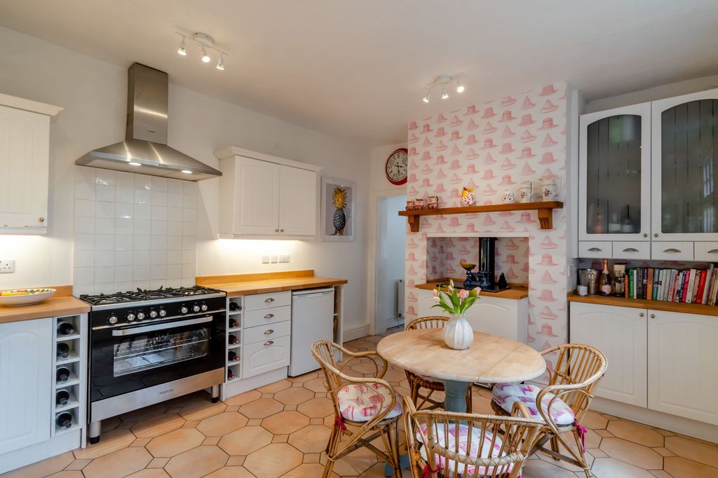 Property photo 3 of 39