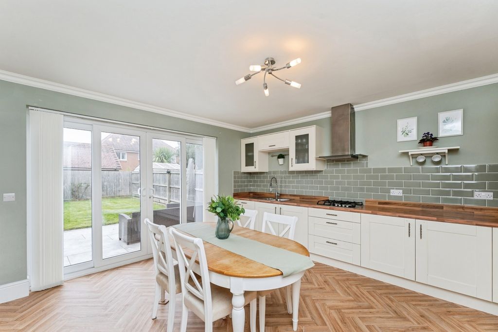 Property photo 2 of 28 Pbox-Img.Jpg