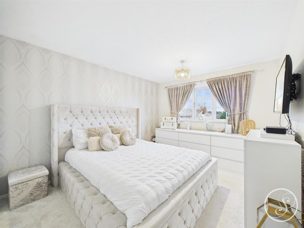 Property photo 3 of 19 Bedroom One