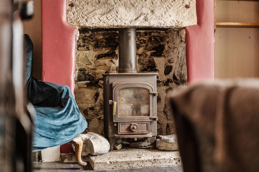 Property photo 2 of 13 1365951-21-68Ecea67E23dc.Jpg