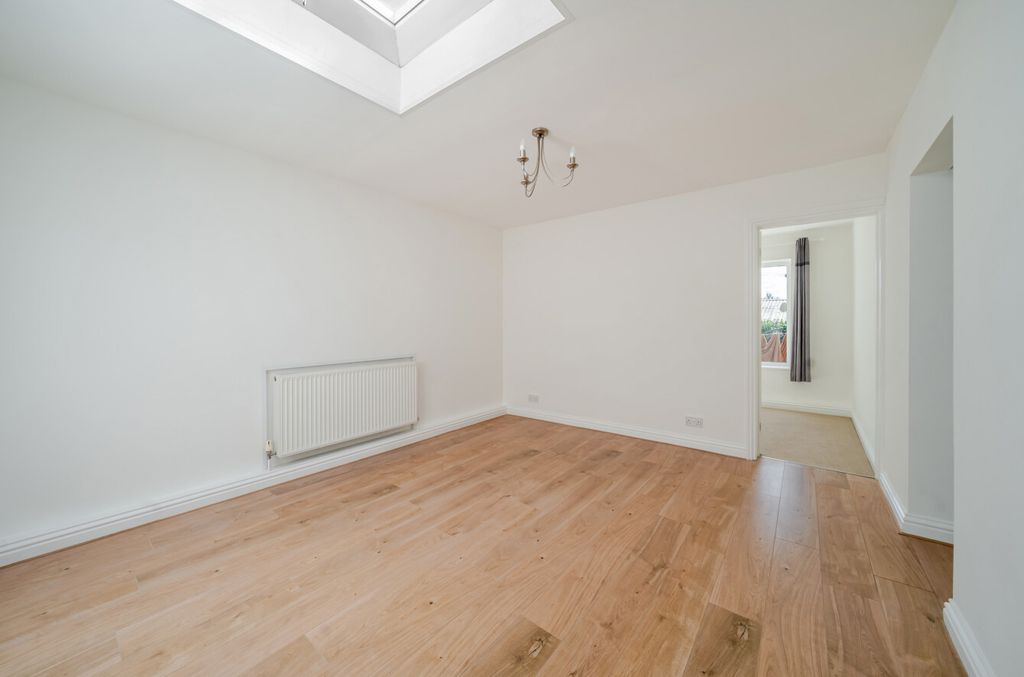 Property photo 3 of 15 1446798-11-69E617...