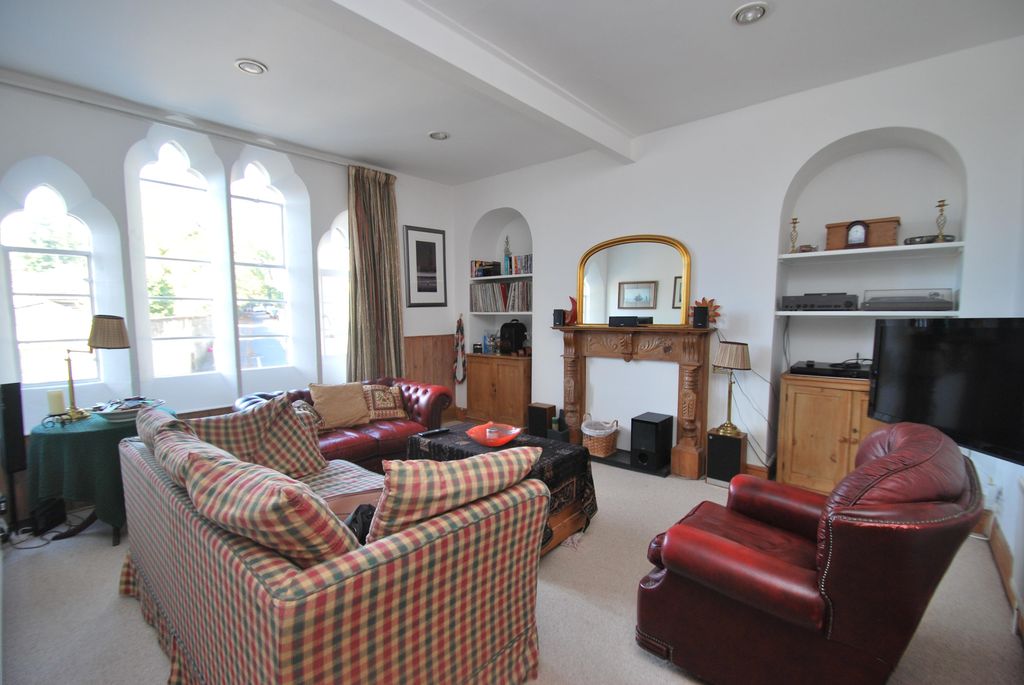 Property photo 3 of 6 Living Room