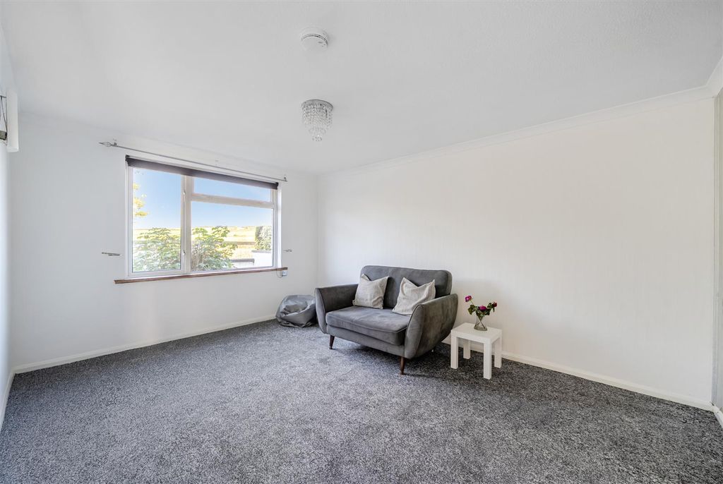 Property photo 3 of 17 1535600-6-1A13F23Caa9E6.Jpg