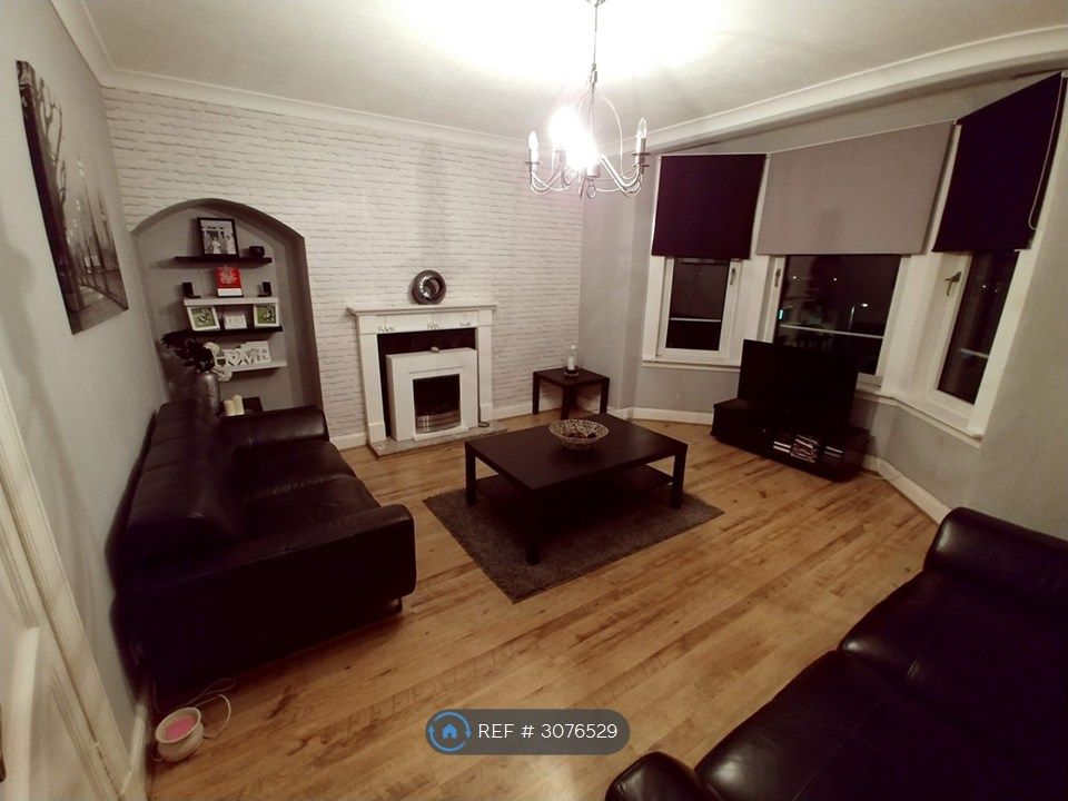 Property photo 1 of 14 Living Room