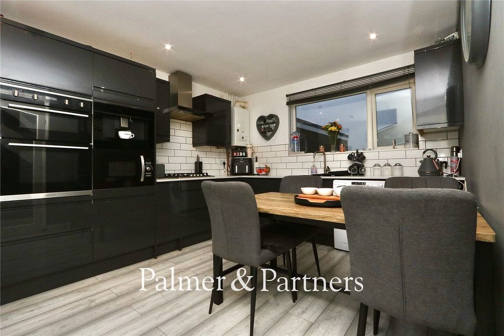 Property photo 3 of 20 Picture No. 06