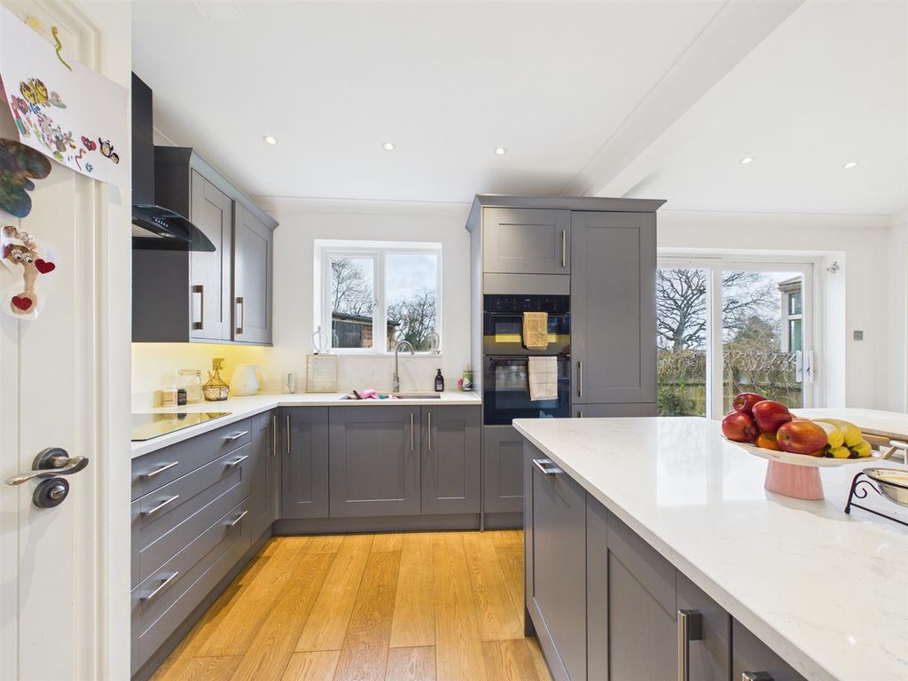 Property photo 2 of 18 Cam02885G0-Pr0573-Still007.Jpg