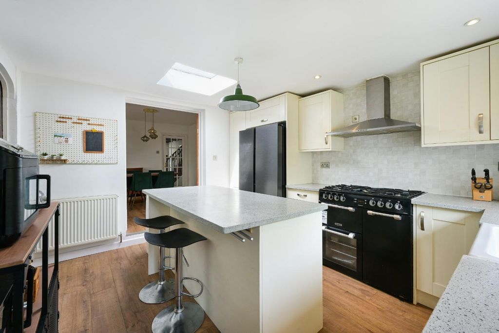 Property photo 2 of 20 Highfield Drive