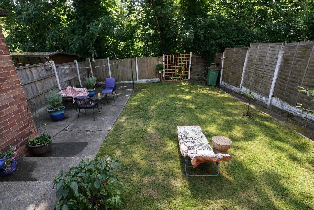 Property photo 2 of 9 Externally