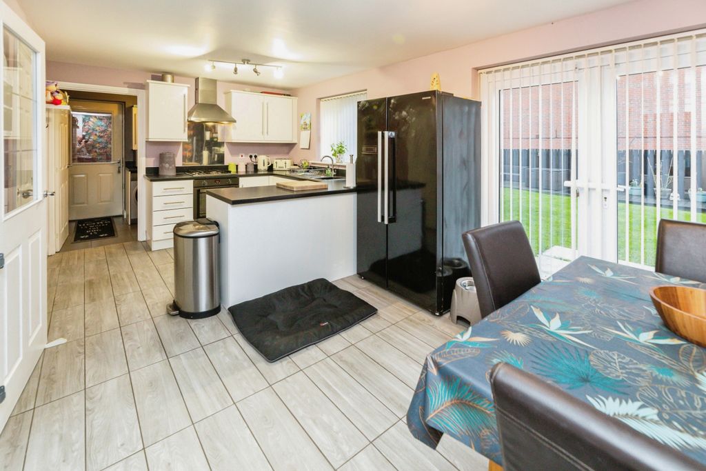 Property photo 2 of 20 2A8A5581