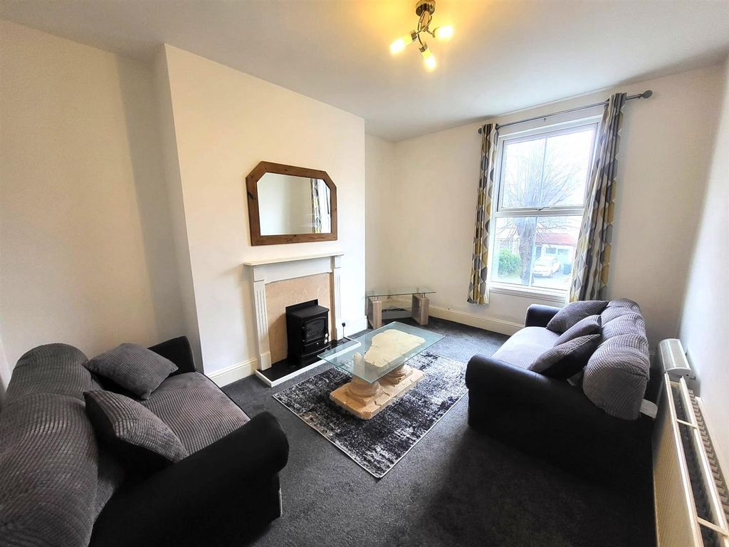 Property photo 2 of 10 Sitting Room Pic 1