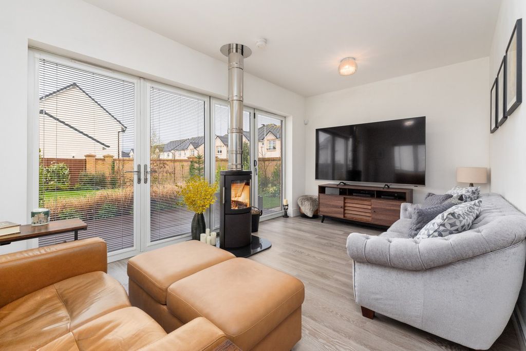 Property photo 3 of 35