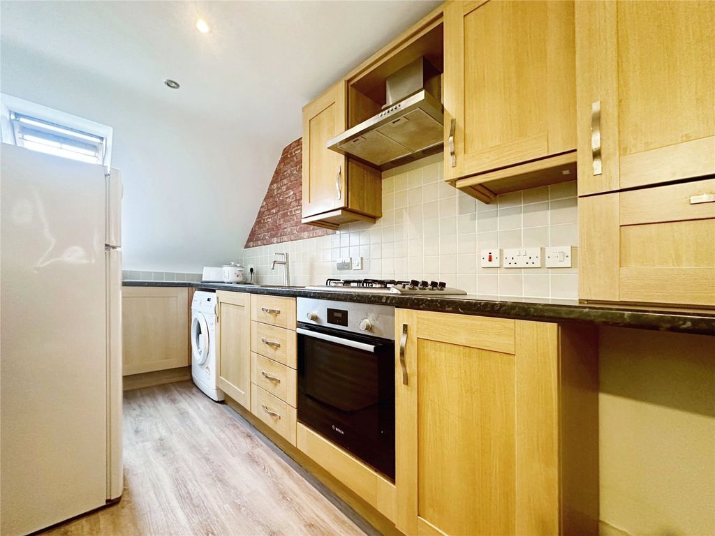 Property photo 3 of 11 Kitchen