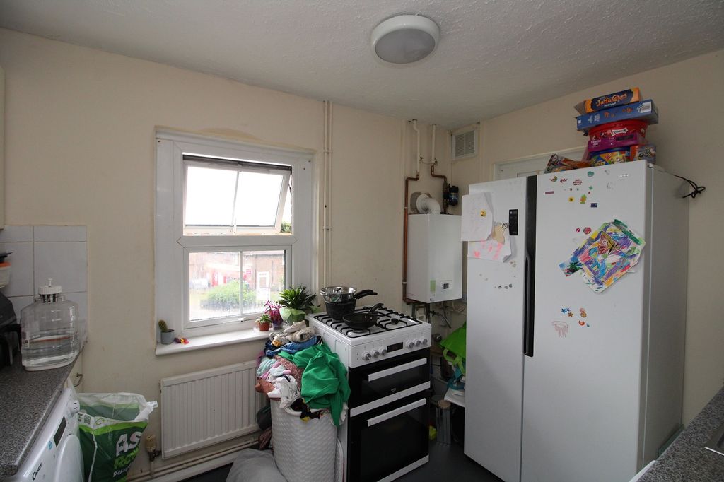 Property photo 3 of 7 Kitchen