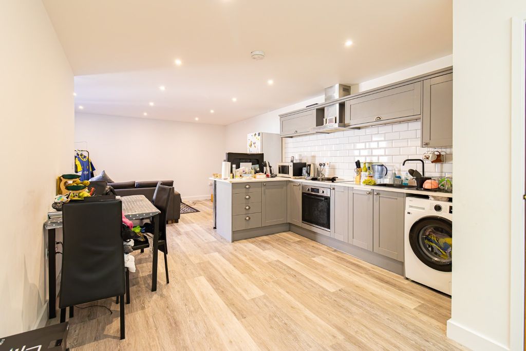 Property photo 2 of 13 5421371