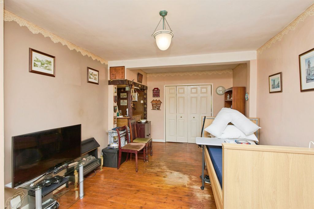 Property photo 2 of 20