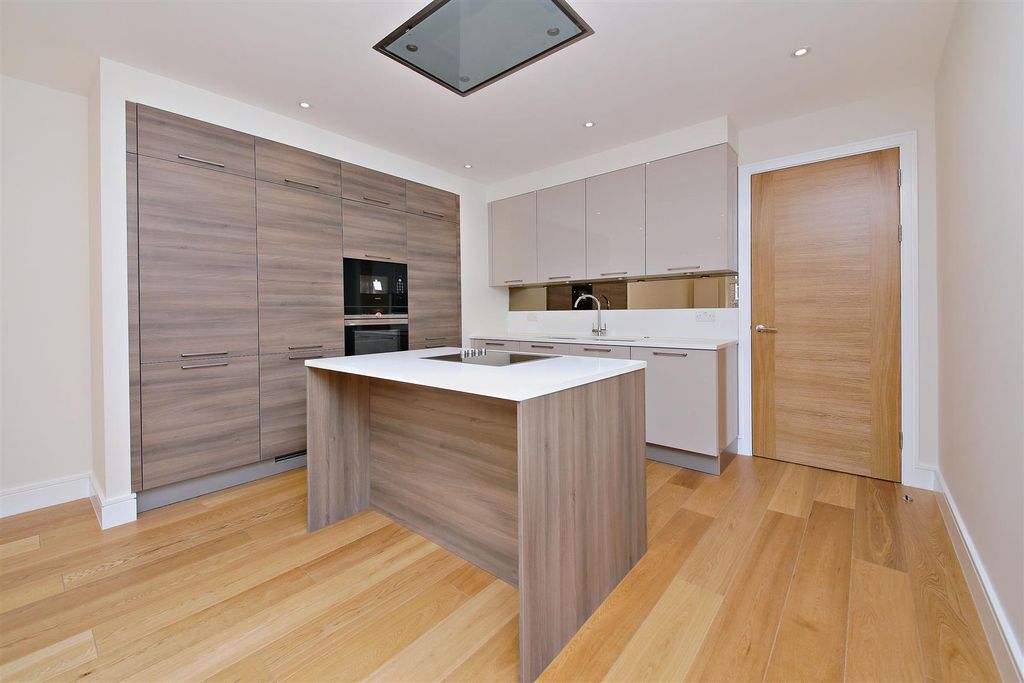 Property photo 3 of 12 3.Jpg