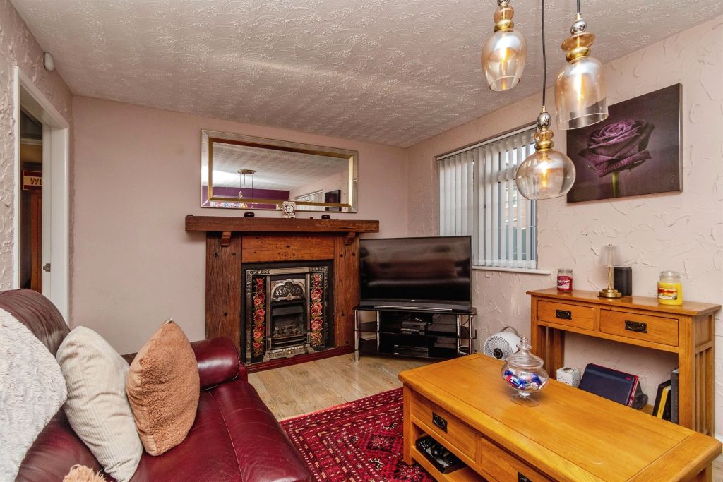 Property photo 2 of 28