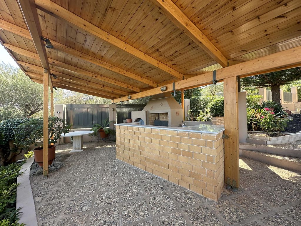 Property photo 2 of 41