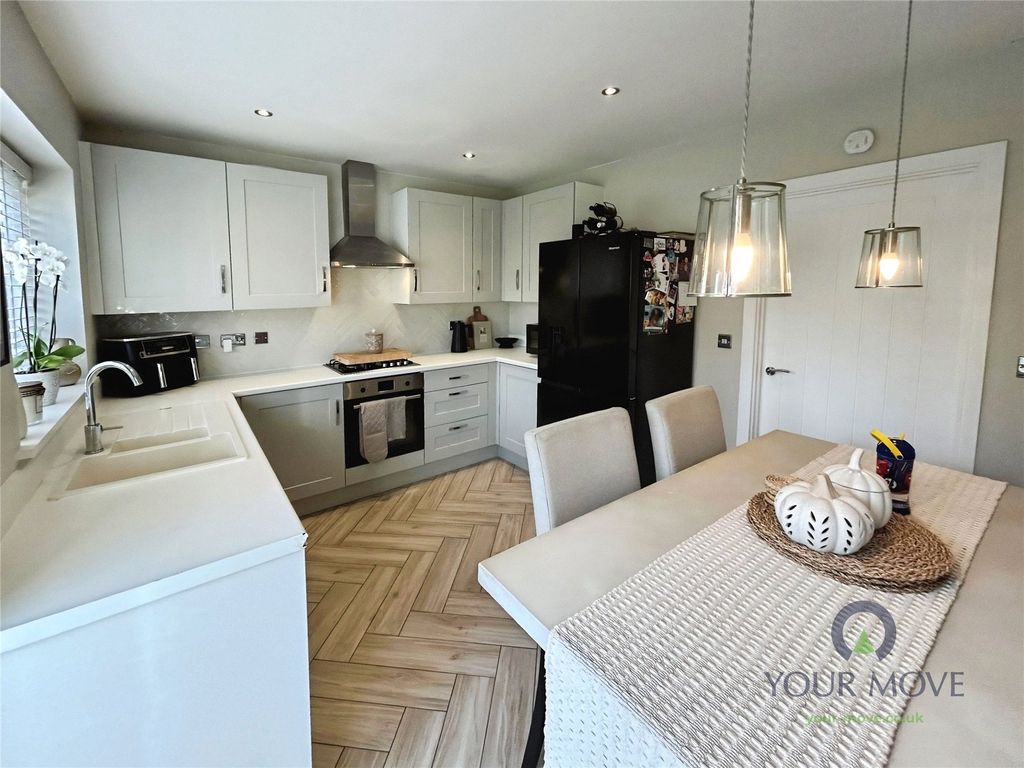 Property photo 3 of 24 Dining Kitchen