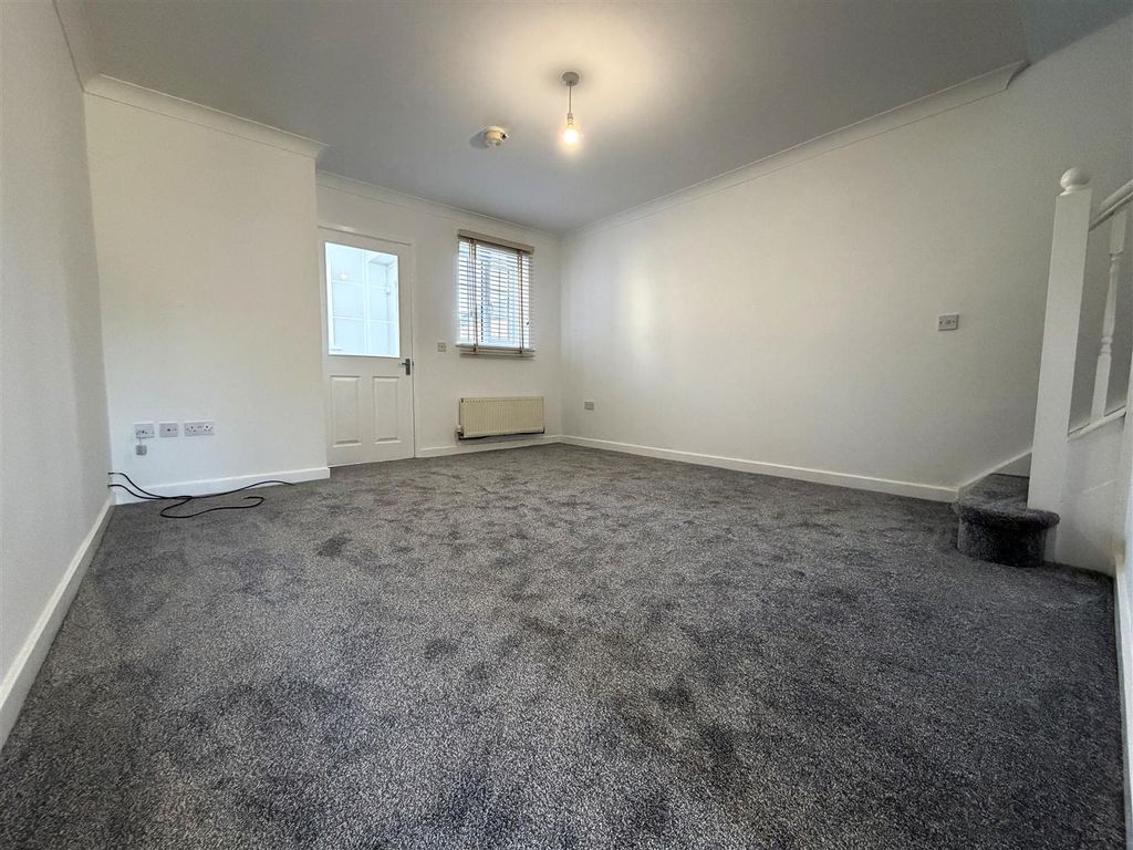 Property photo 3 of 15 Lounge