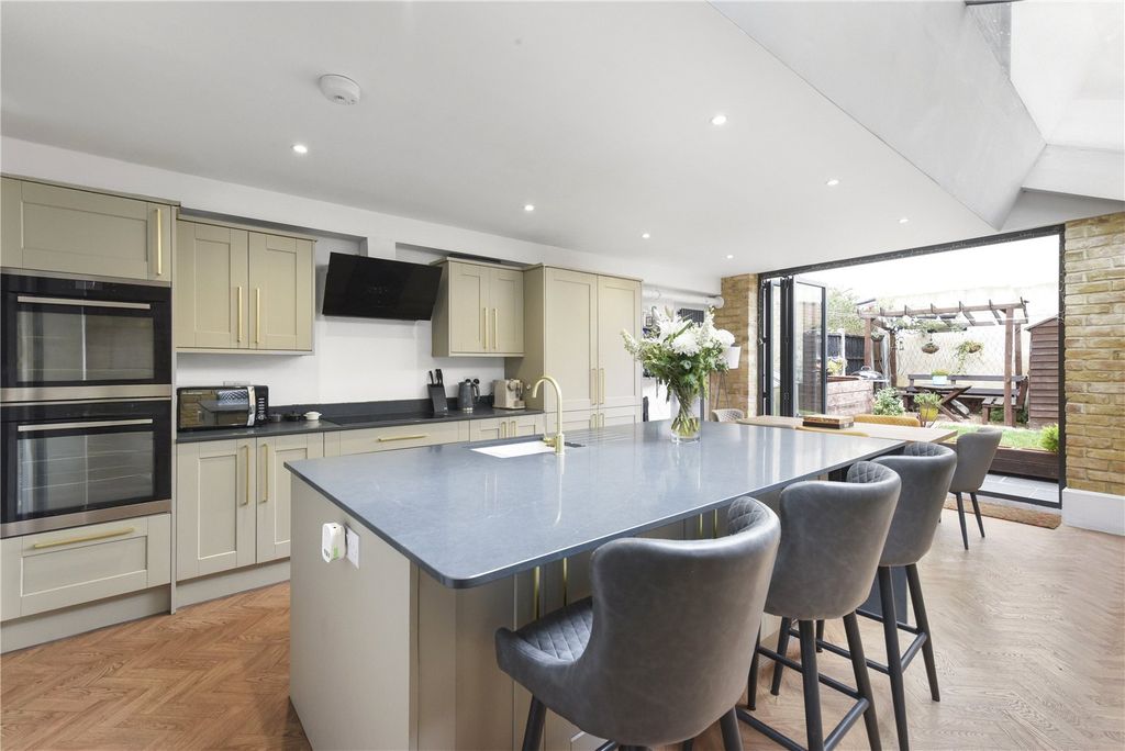 Property photo 3 of 23 Picture No. 17