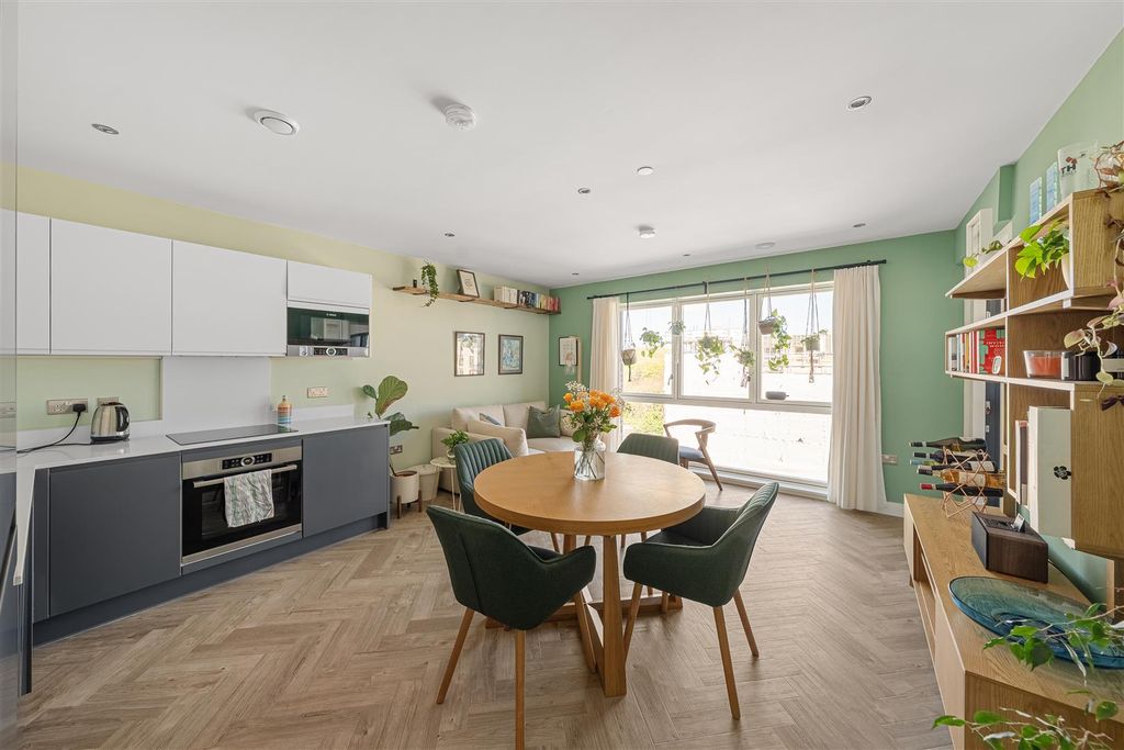 Property photo 1 of 15 Lanthorn Court-11.Jpg