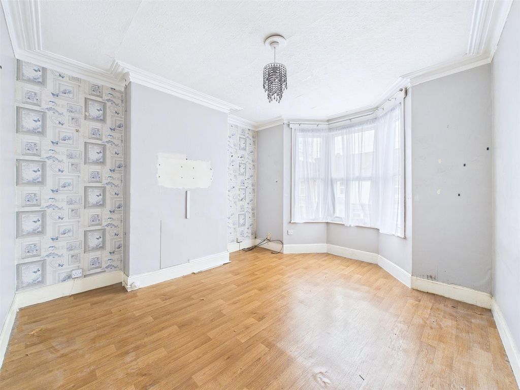 Property photo 2 of 15 2 - Three-Storey Period Terraced House.Jpg