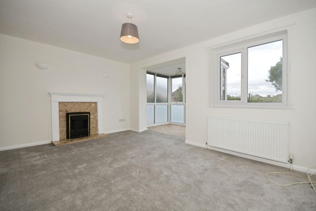 Property photo 3 of 16 Lounge.Jpg