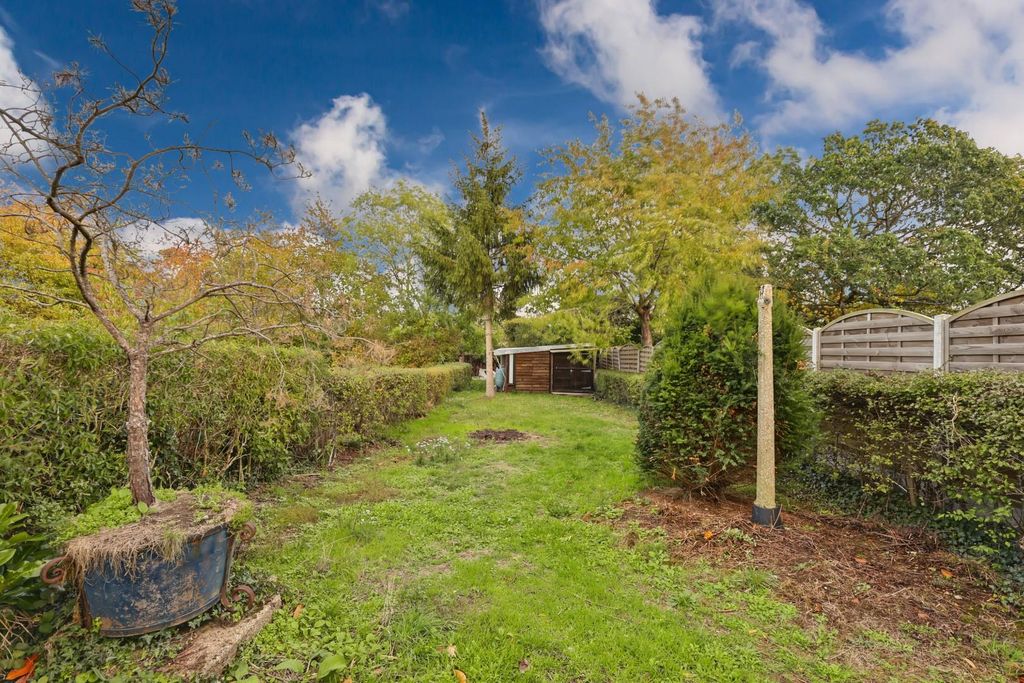 Property photo 2 of 24 Tudor-Way_00011.Jpg