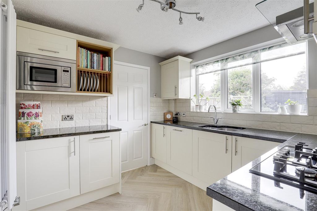 Property photo 2 of 22 4418.Jpg