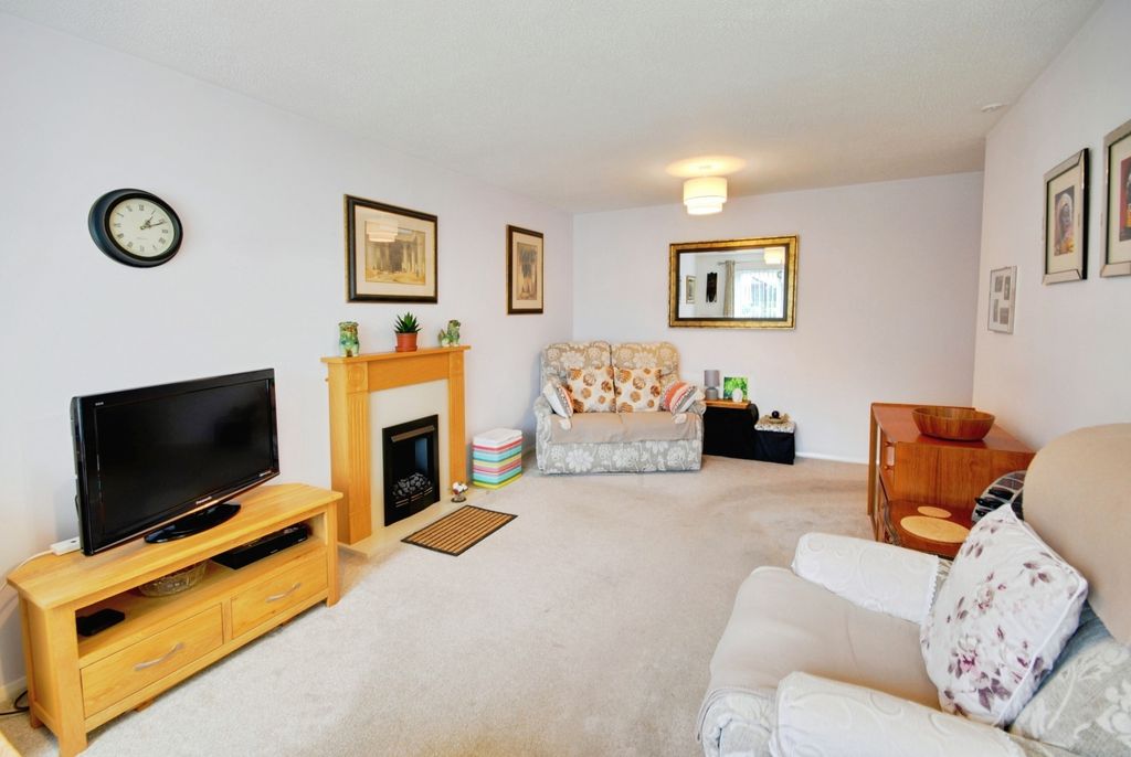 Property photo 3 of 8 Pbox-Img.Jpg