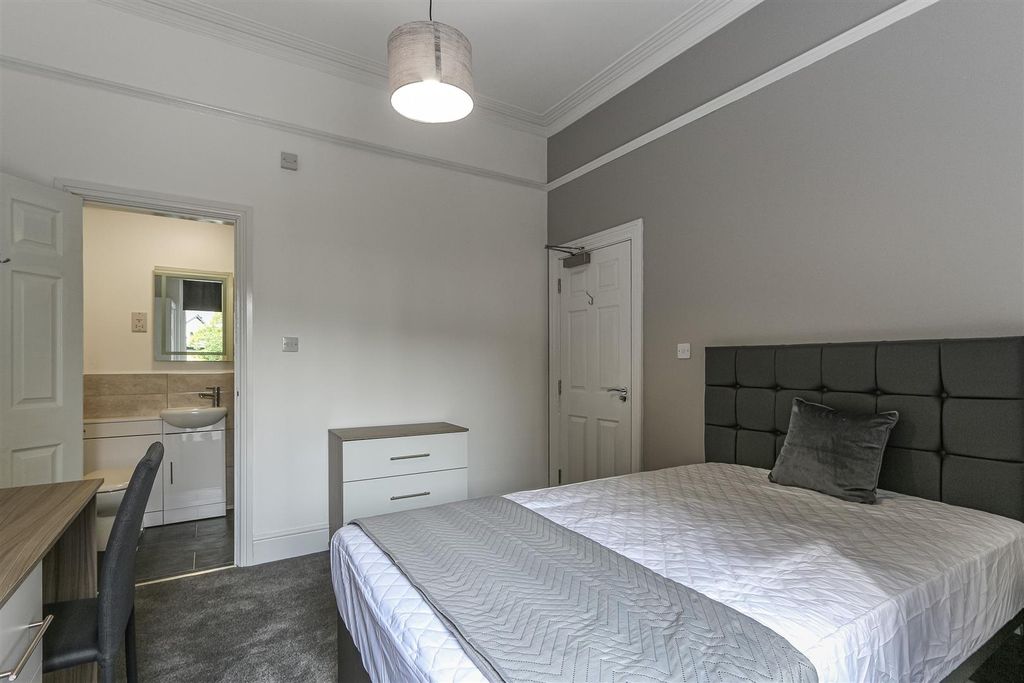 Property photo 3 of 7 Romilly Road 105-13.Jpg