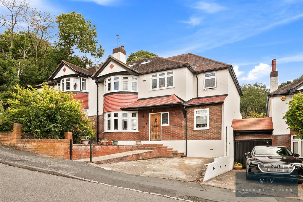 Property photo 1 of 19 Ingham Road 27 MV-18.Jpg
