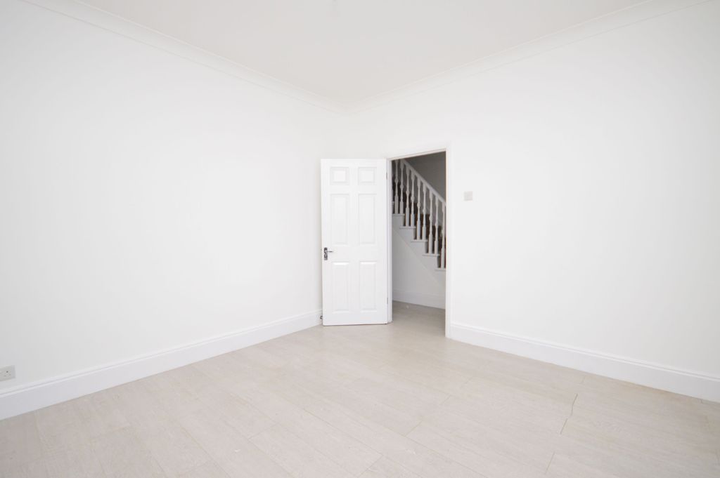 Property photo 2 of 9 Gallery