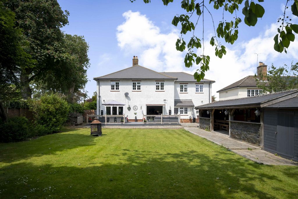 Property photo 1 of 18