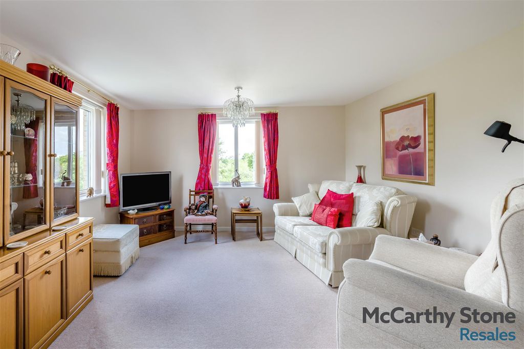 Property photo 2 of 25 8689739-Interior07.Jpg