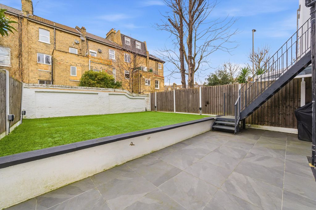 Property photo 2 of 17 Image