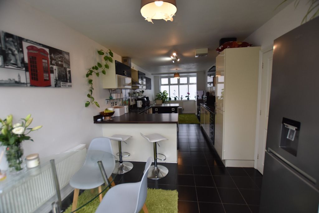 Property photo 3 of 24