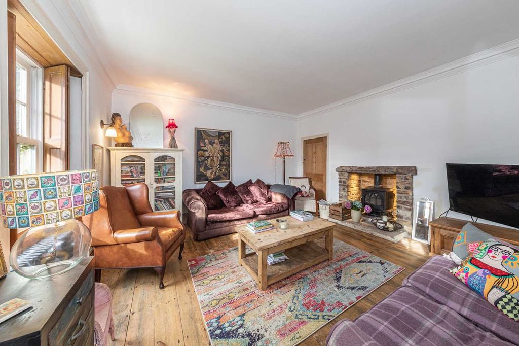 Property photo 3 of 25