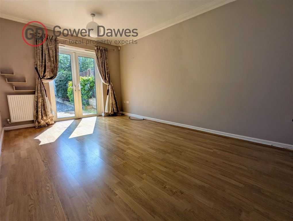 Property photo 3 of 15 Lounge