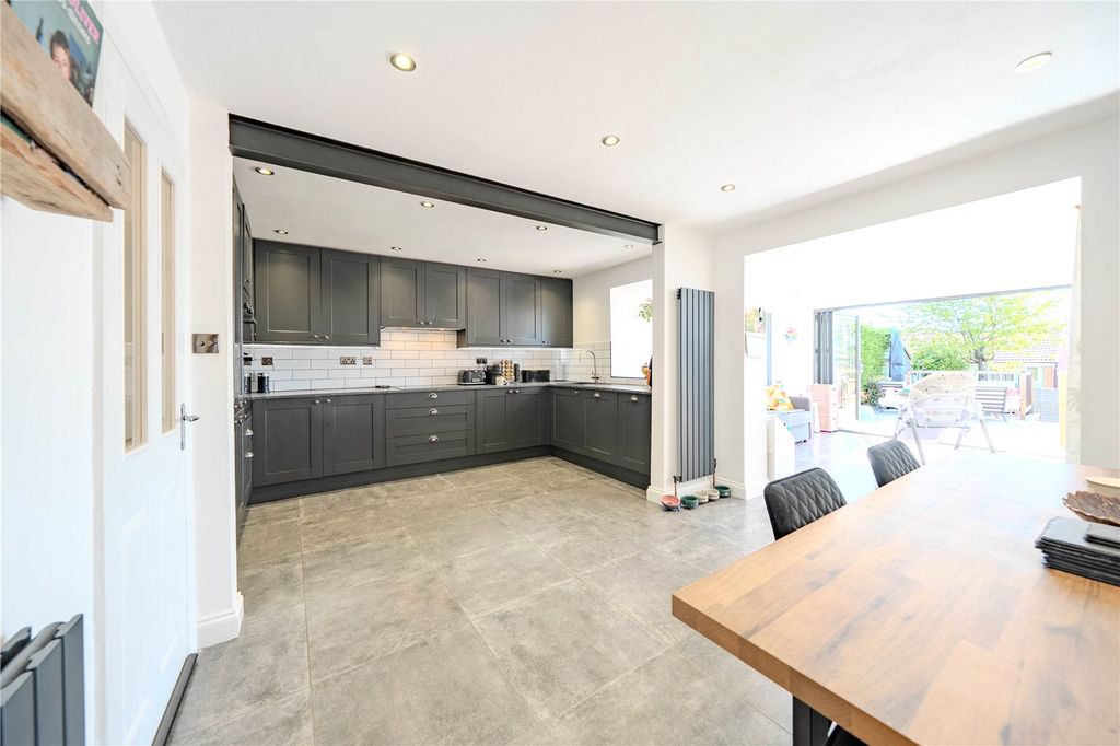 Property photo 3 of 22 Dining Kitchen